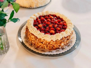 Glasert jordbærkake
